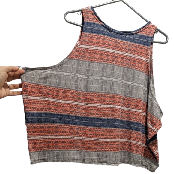 Forever 21 Geometric Print Oversize Muscle Tee - Picture 4 of 7